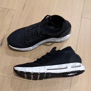 Under Armour Men's Black and White Athletic Shoes